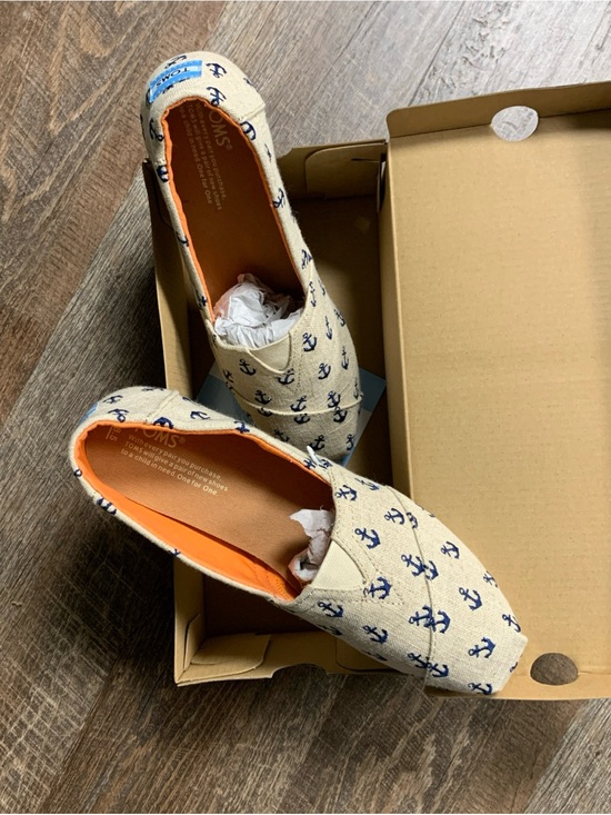 Toms Shoes - Toms Canvas Slip-Ons in Beige with Navy Anchor Print size 8.5
